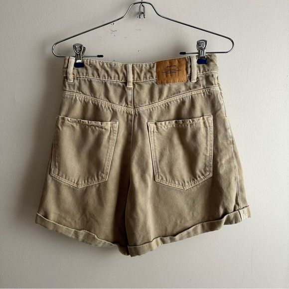 Stradivarius • Super High‎ Rise Cuffed Camel Shorts - Picture 6 of 7